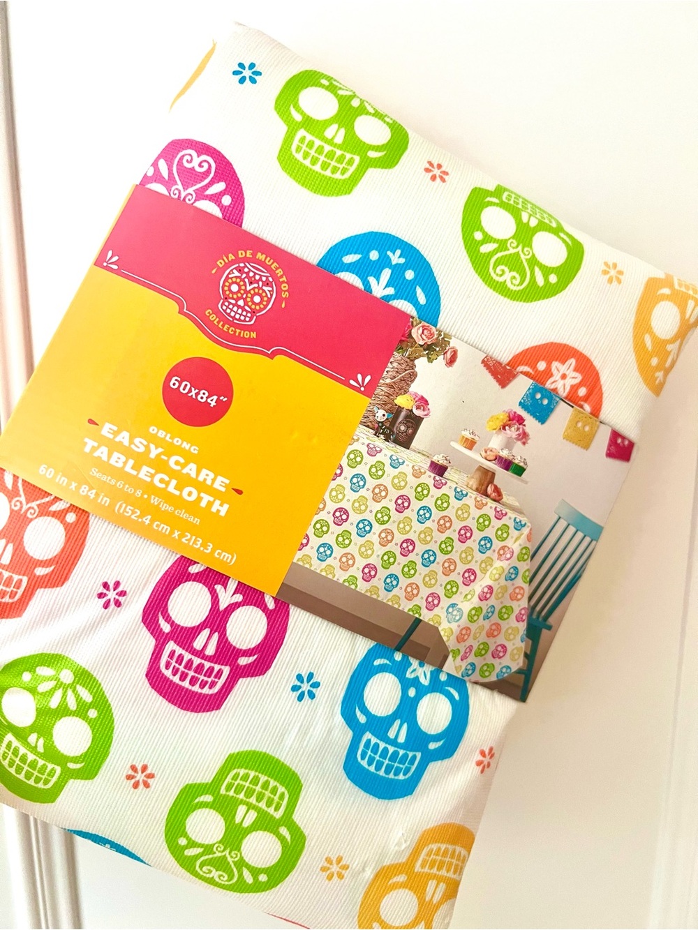 Dia de Muertos Easy-Care Skull Tablecloth - Multicolor